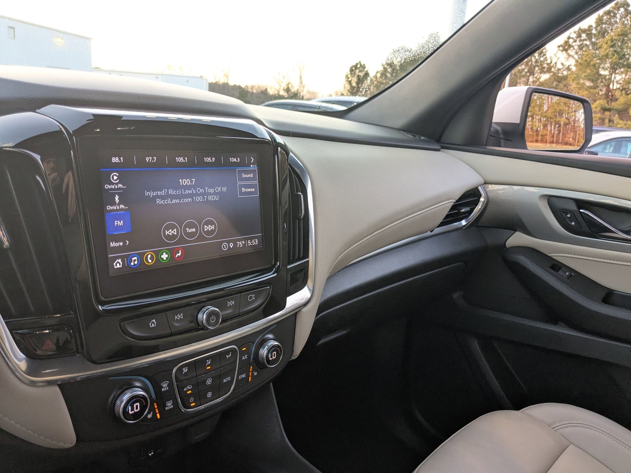 2022 Chevrolet Traverse LT Leather