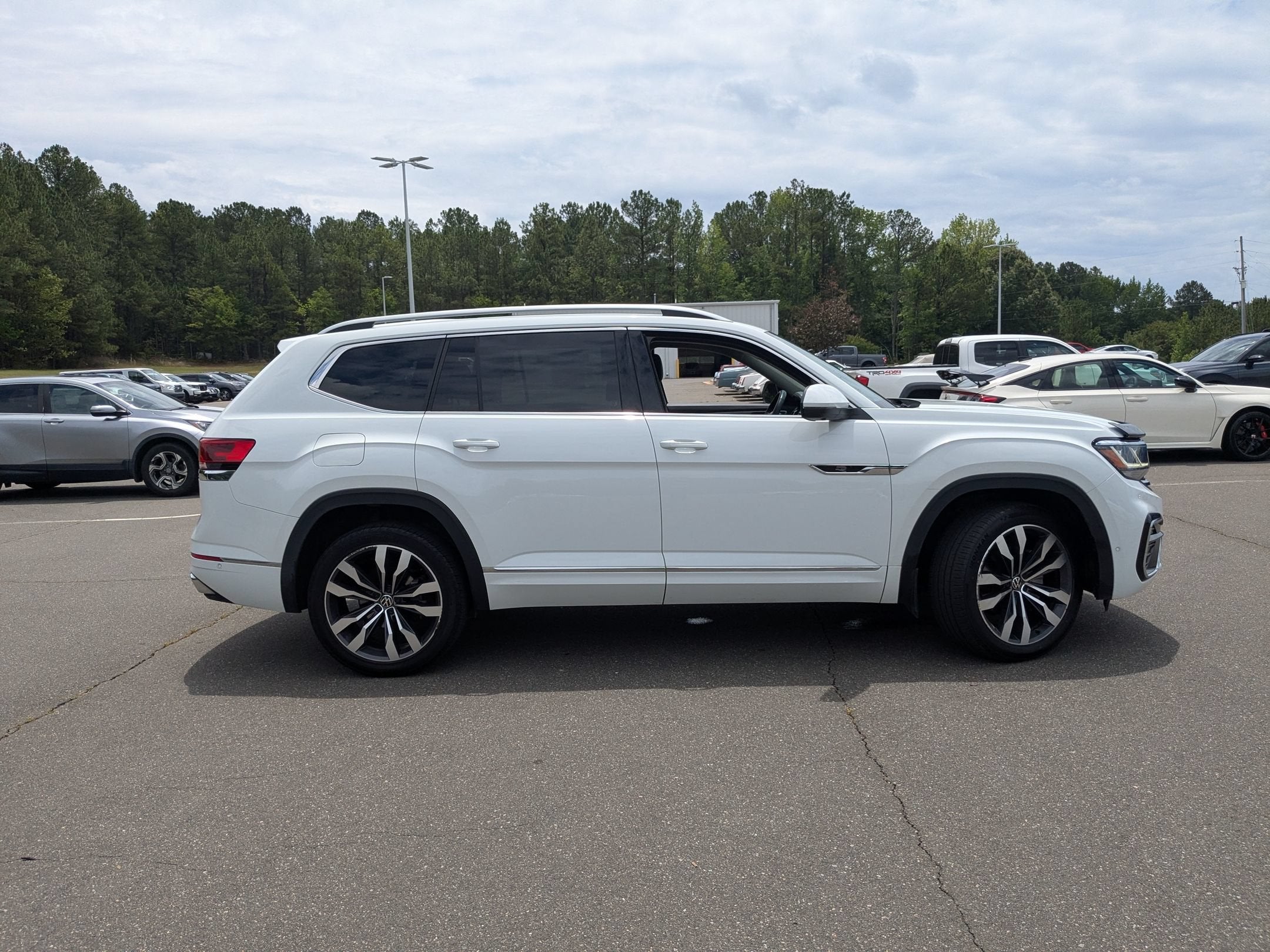 2022 Volkswagen Atlas 3.6L V6 SEL Premium R-Line