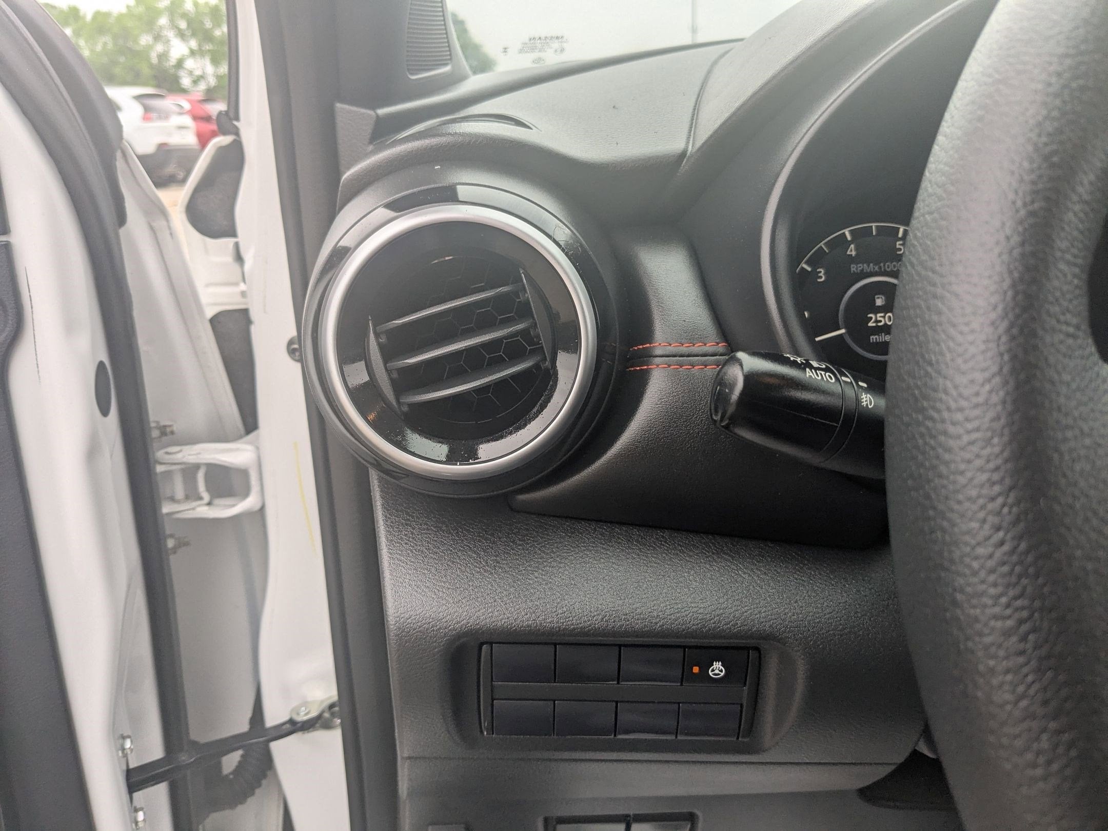 2024 Nissan Kicks SR Xtronic CVT