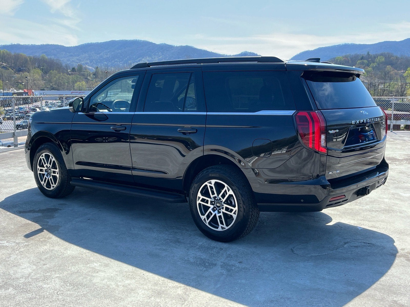 2025 Ford Expedition Active