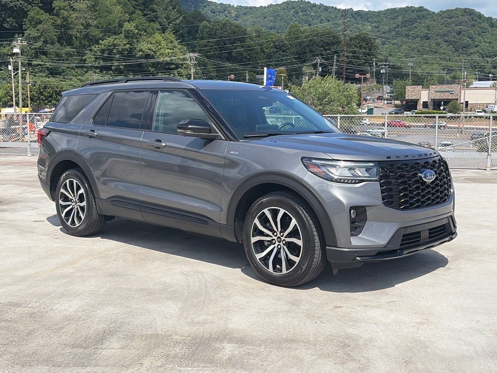 2025 Ford Explorer ST-Line