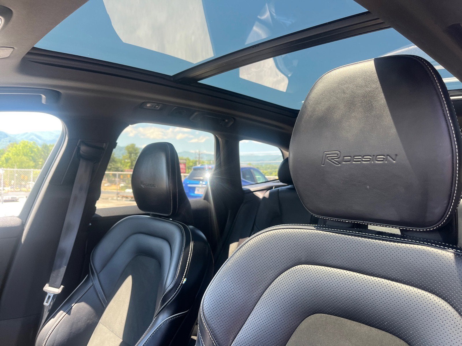 2019 Volvo XC60 R-Design