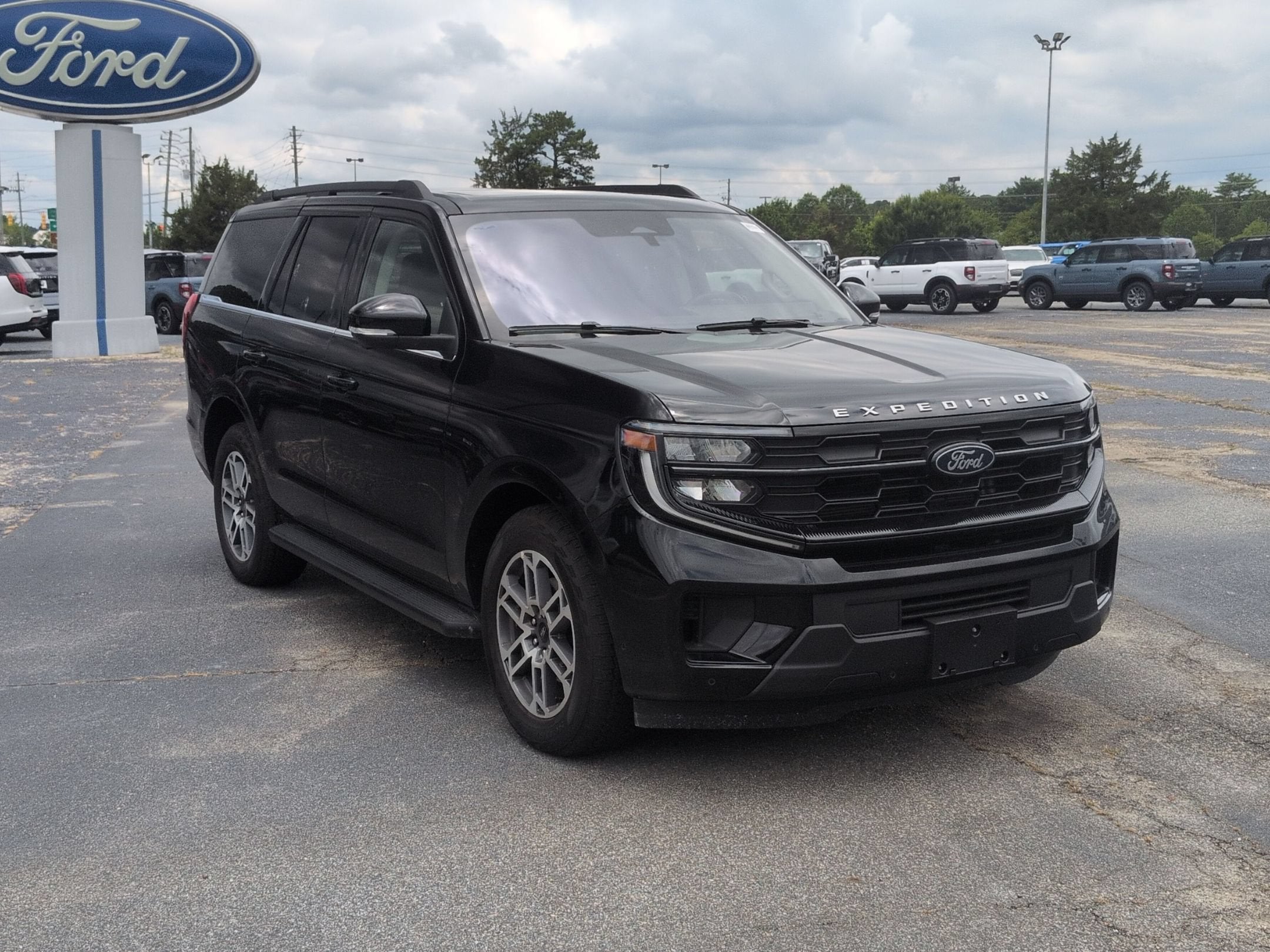 2025 Ford Expedition Active