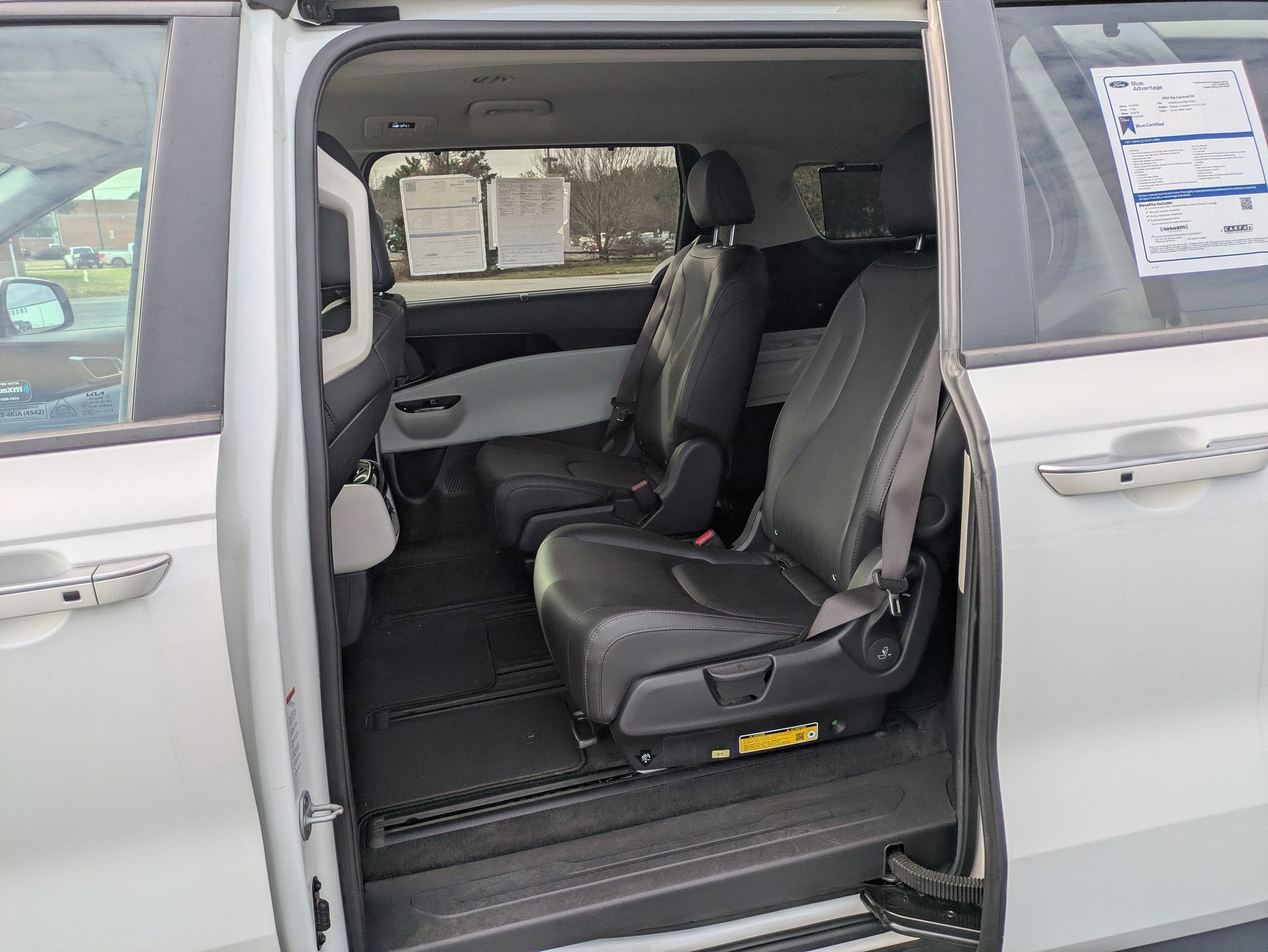 2024 Kia Carnival EX