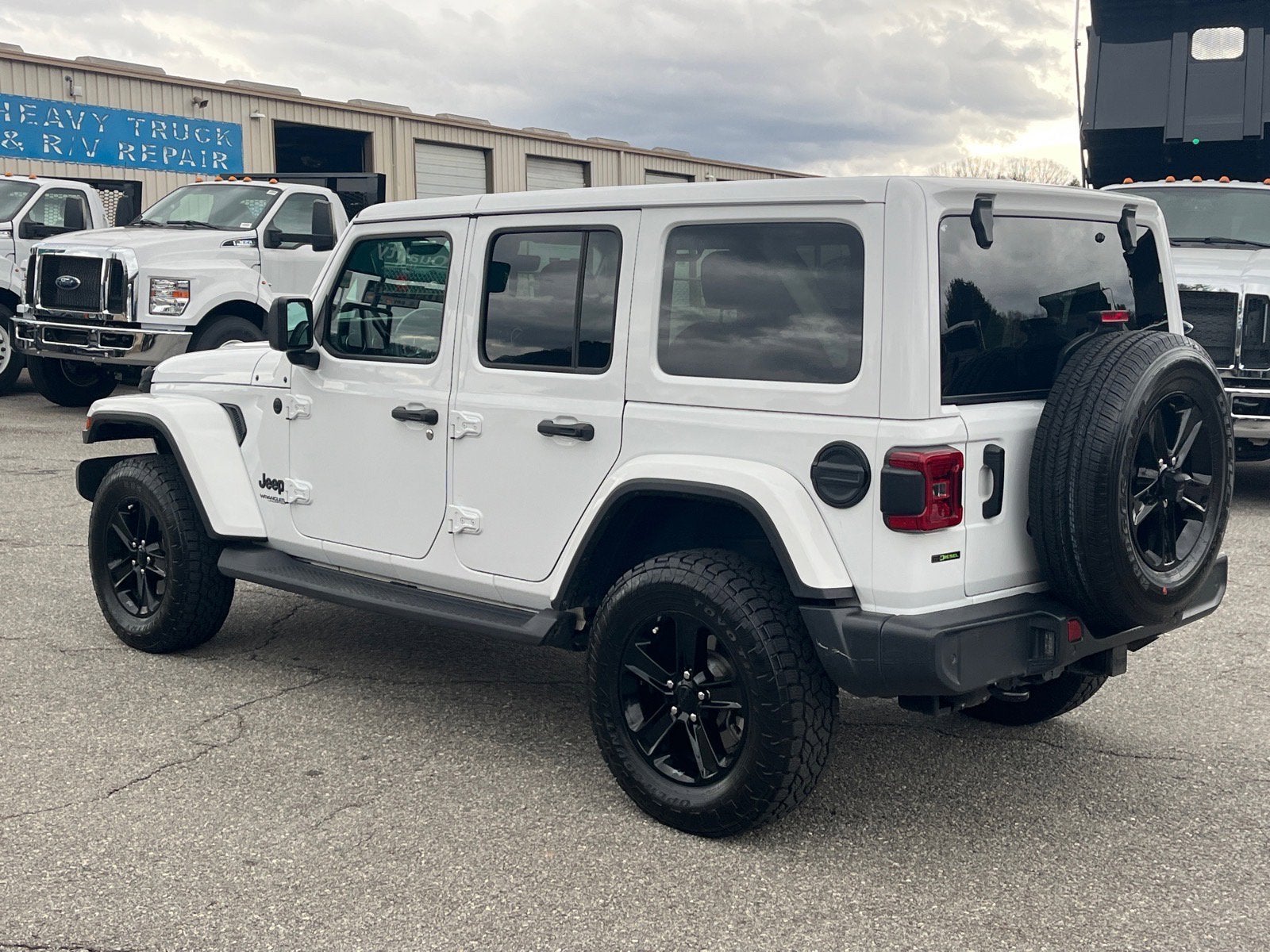 2020 Jeep Wrangler Unlimited Sahara Altitude