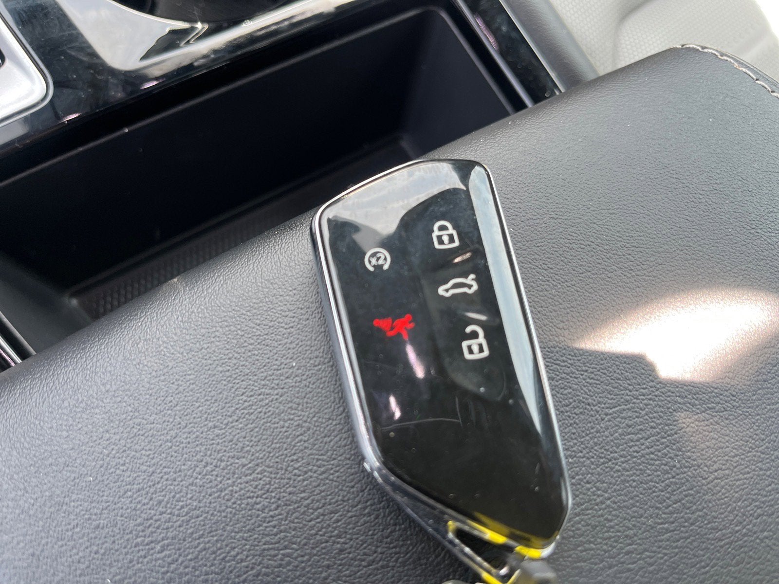 2024 Volkswagen Atlas Cross Sport 2.0T SEL R-Line