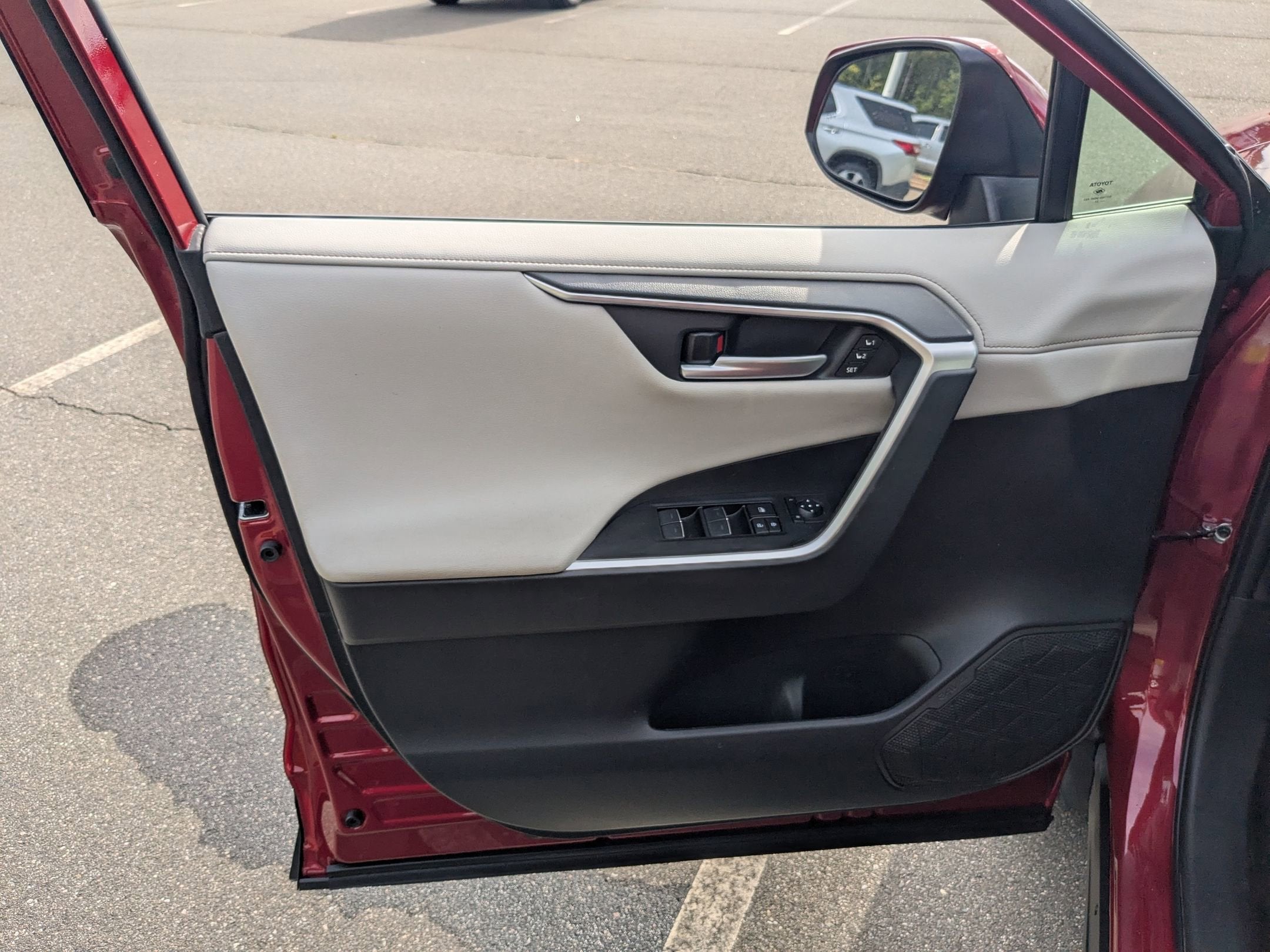 2023 Toyota RAV4 Limited - Photo 11