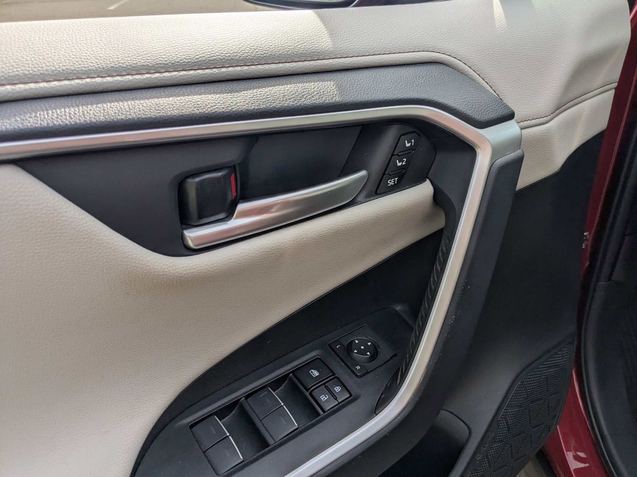2023 Toyota RAV4 Limited - Photo 12