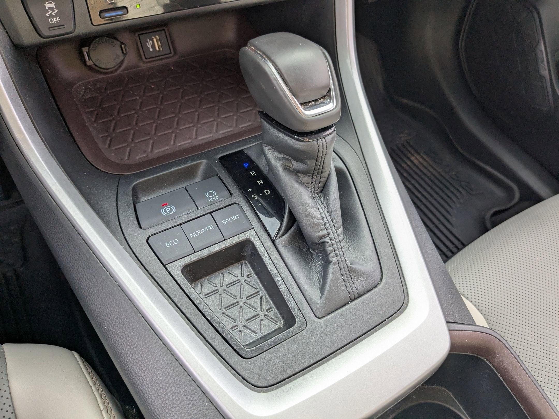 2023 Toyota RAV4 Limited - Photo 24