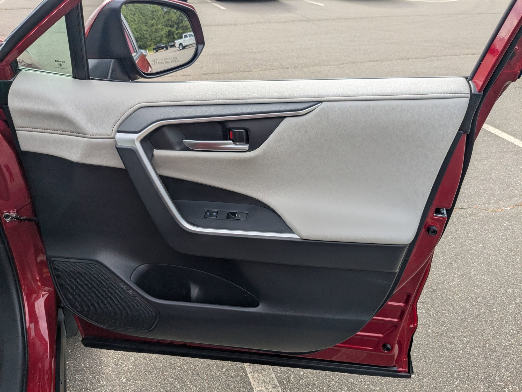 2023 Toyota RAV4 Limited - Photo 32