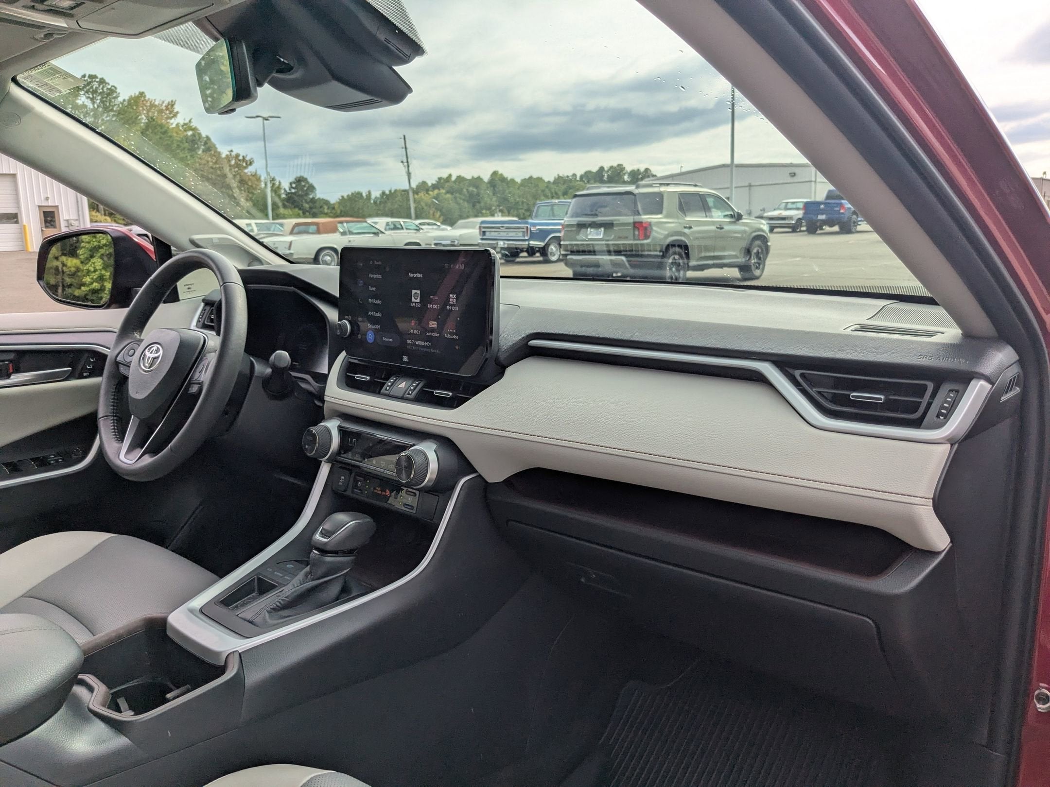 2023 Toyota RAV4 Limited - Photo 34