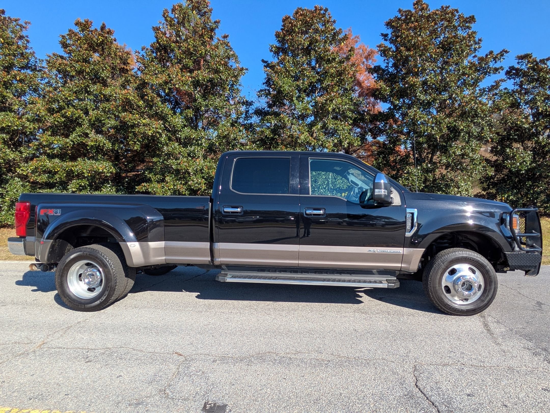 2022 Ford Super Duty F-350 DRW LARIAT