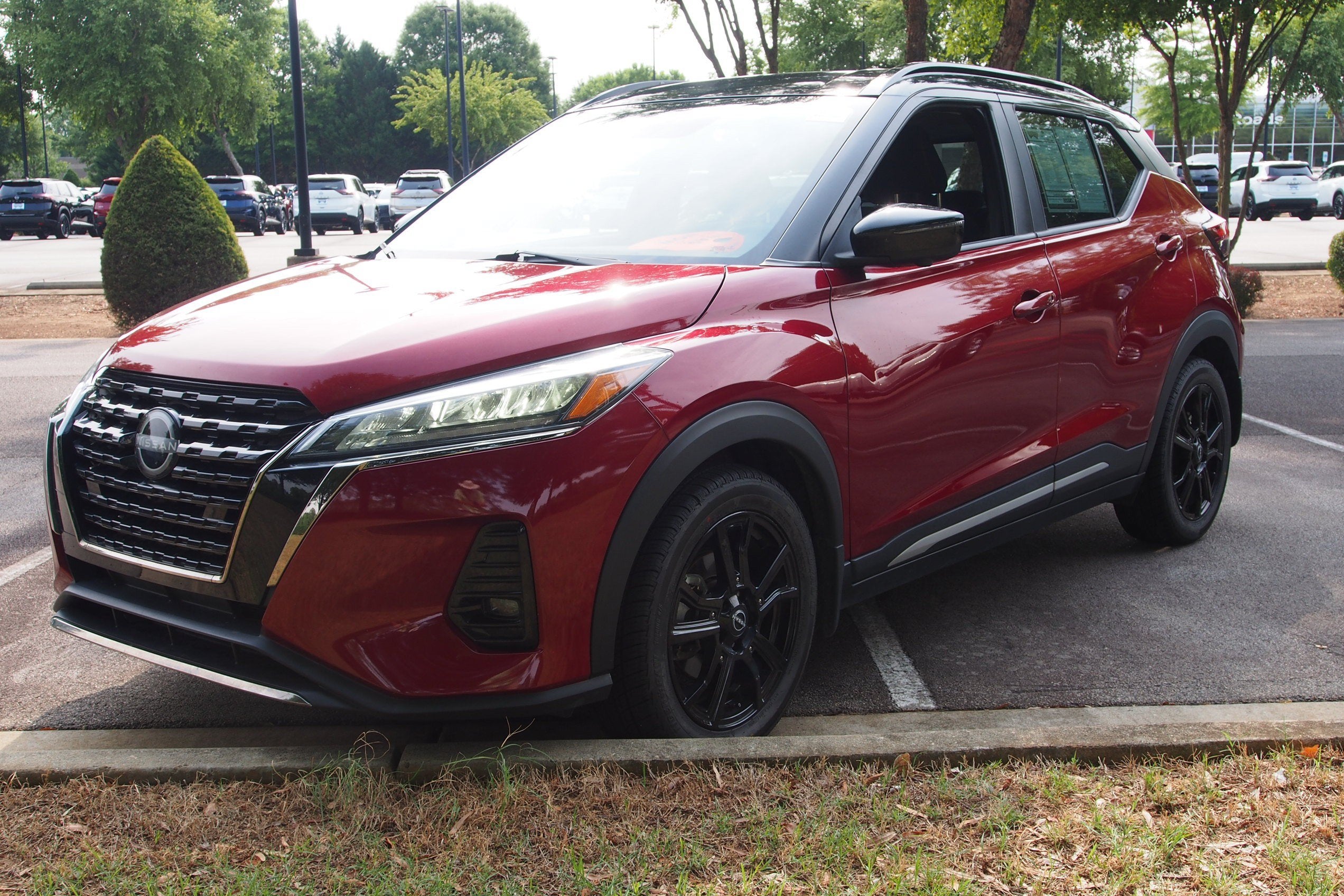 2023 Nissan Kicks SR