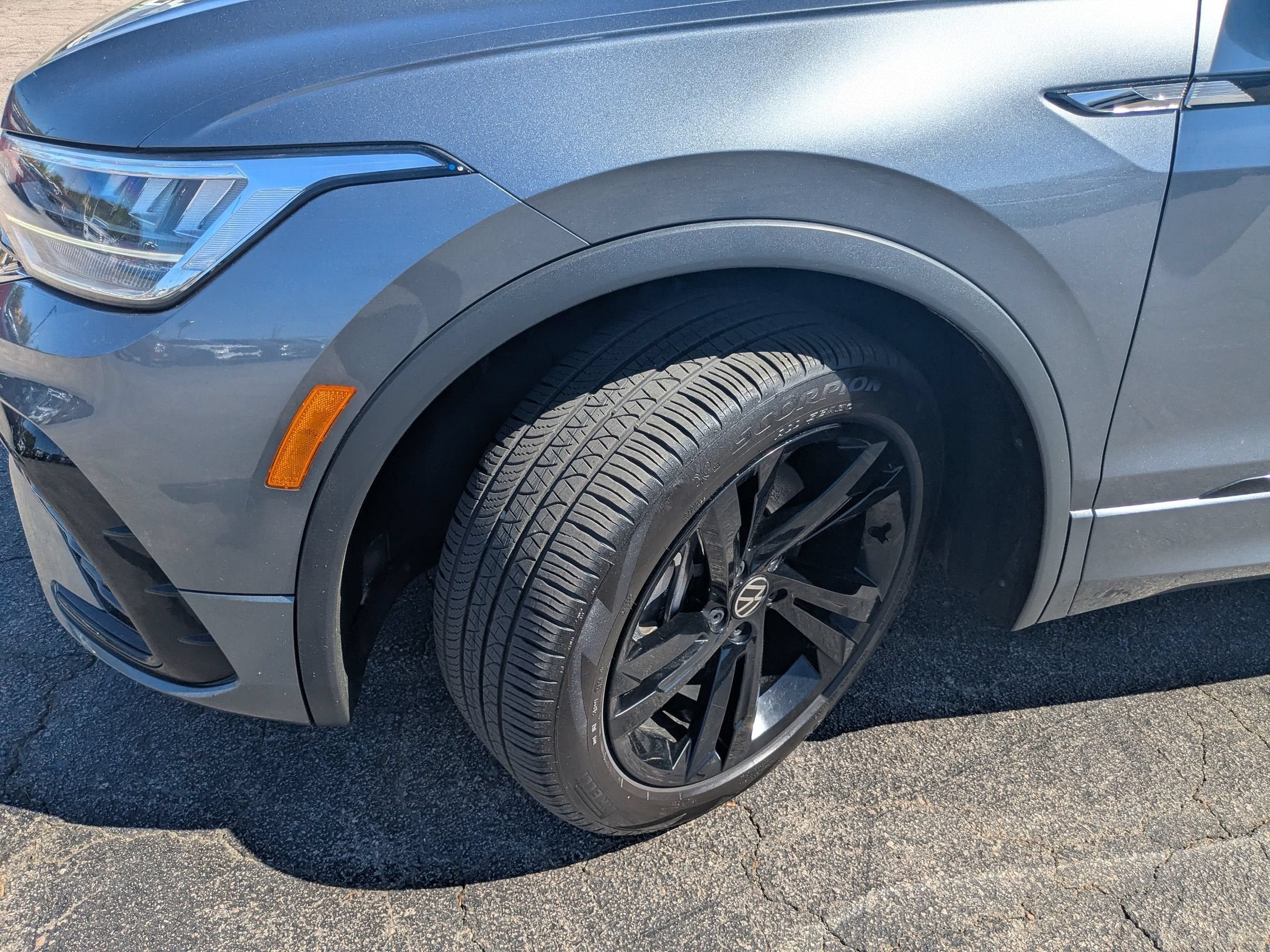 2023 Volkswagen Tiguan SE R-Line Black