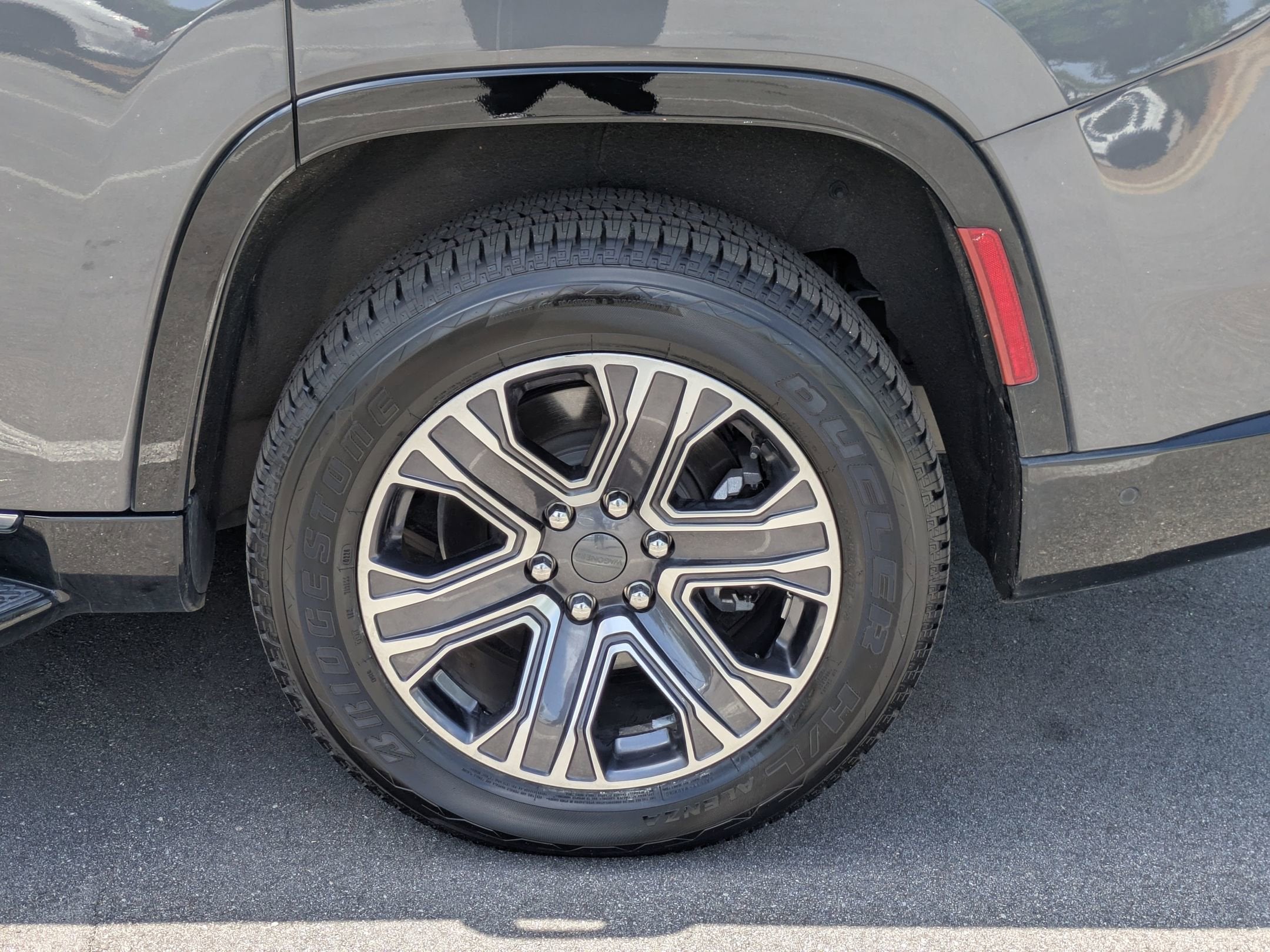 2023 Jeep Wagoneer Base