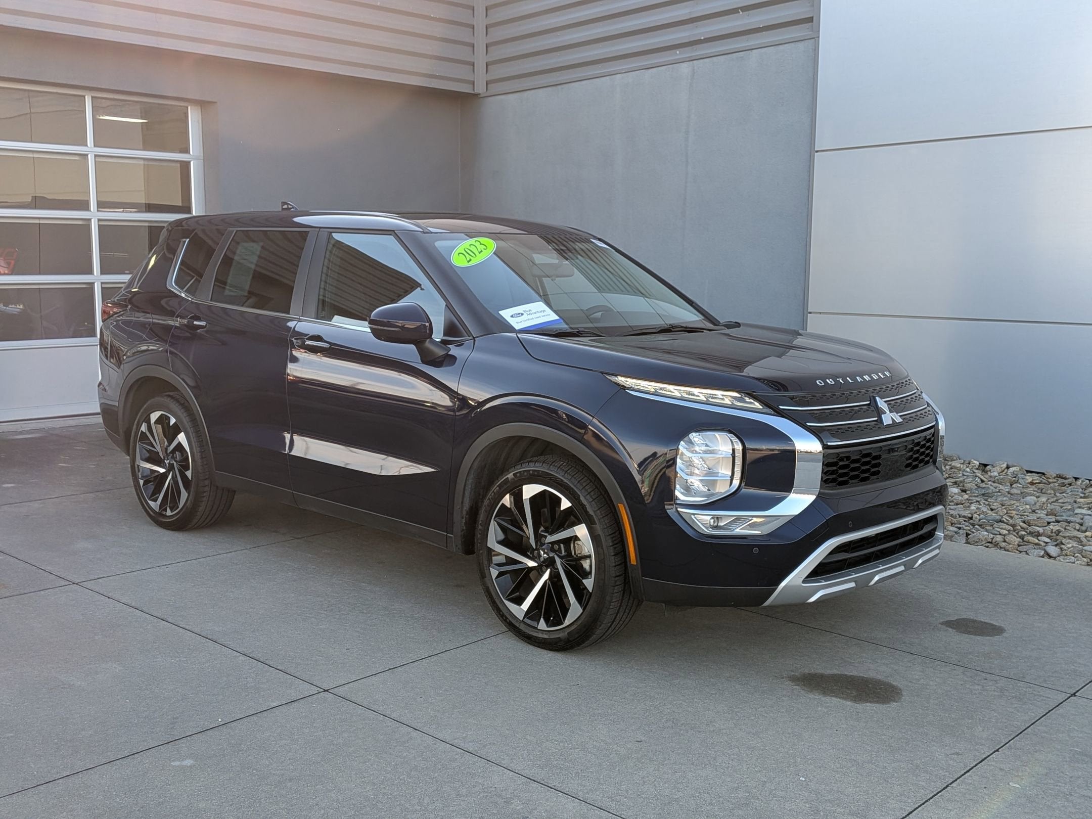 2023 Mitsubishi Outlander SE