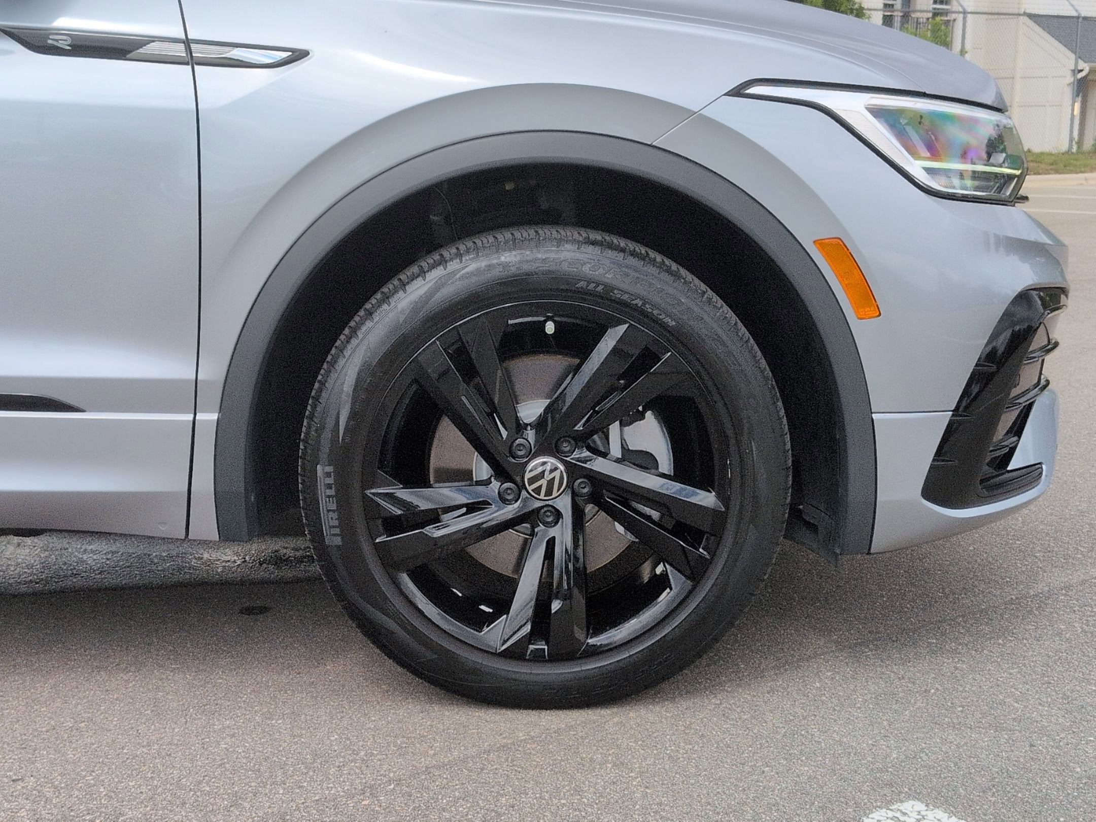 2023 Volkswagen Tiguan SE R-Line Black