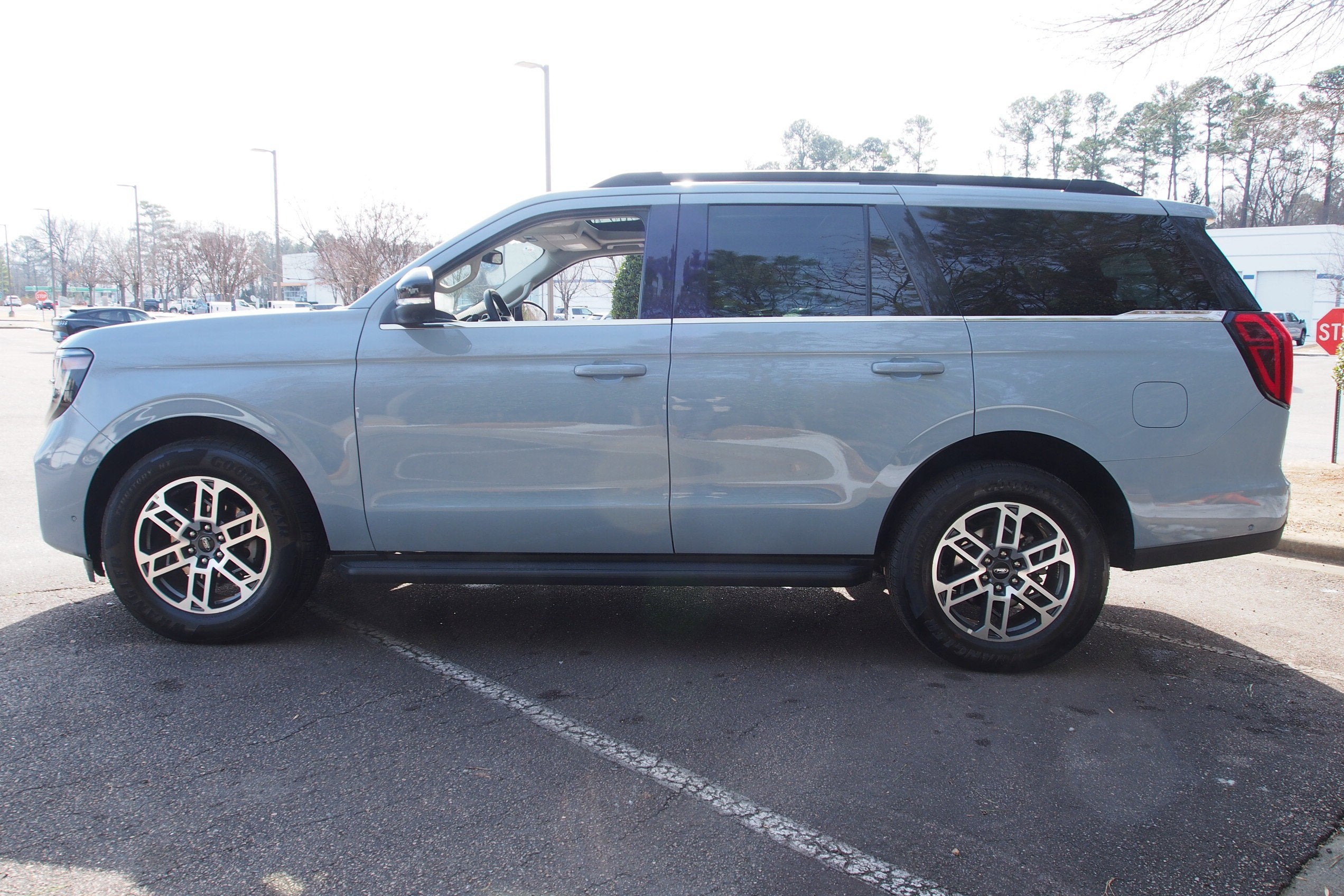 2025 Ford Expedition Active