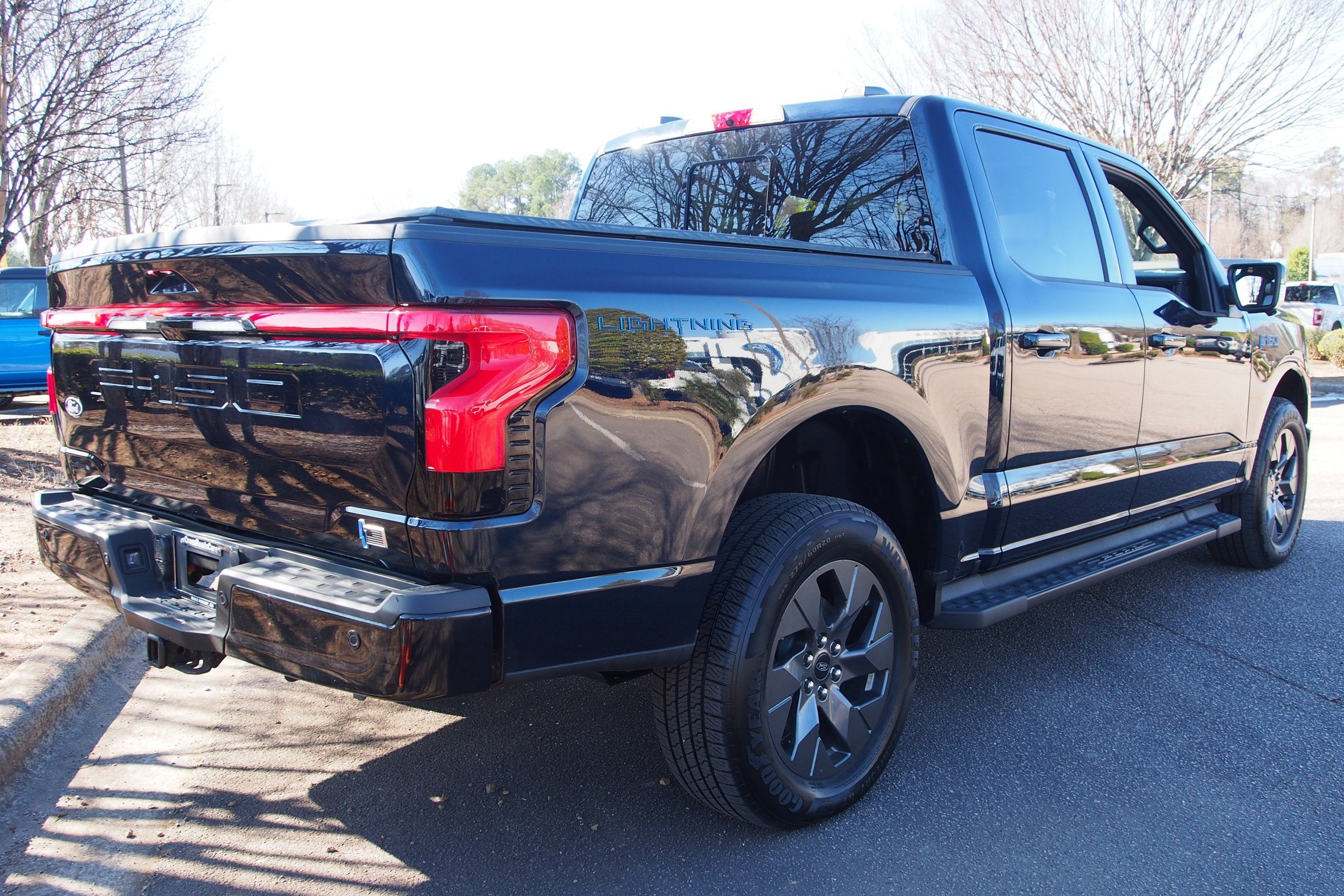 2025 Ford F-150 Lightning LARIAT