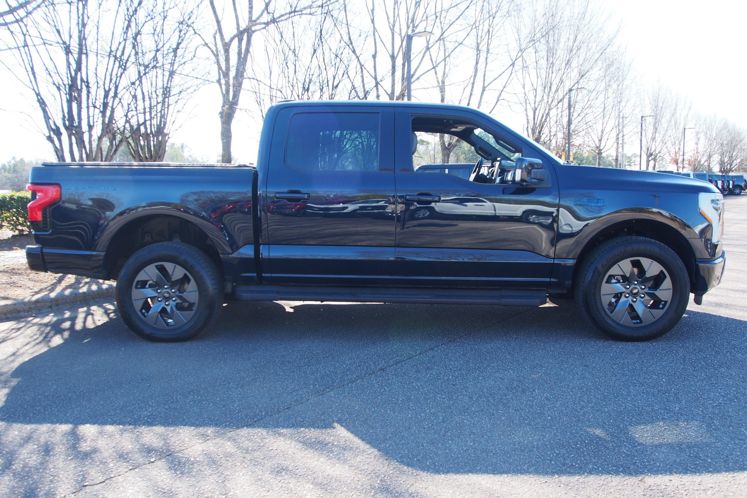 2025 Ford F-150 Lightning LARIAT