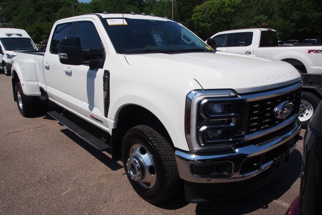 2025 Ford Super Duty F-350 DRW LARIAT