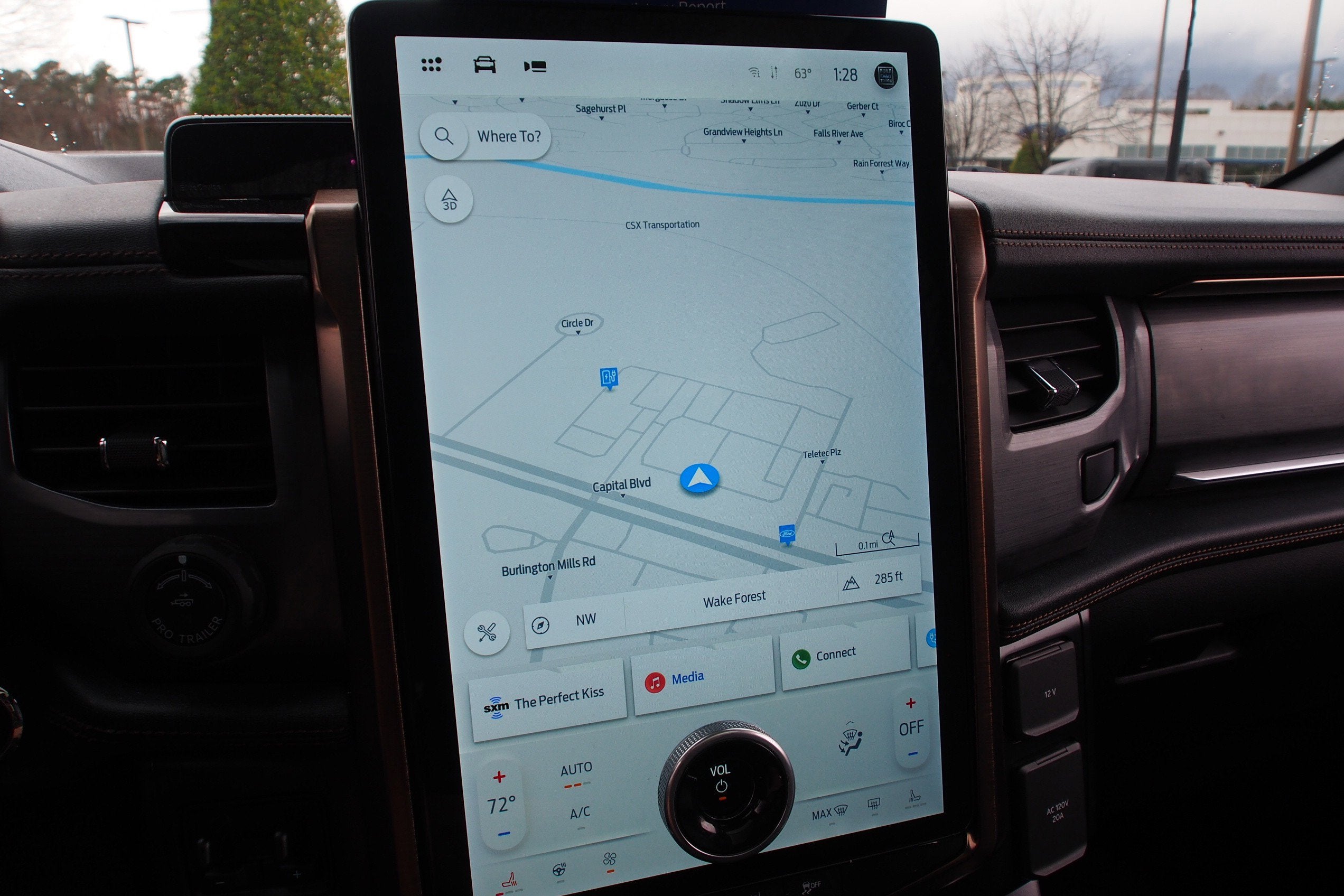 2023 Ford F-150 Lightning LARIAT