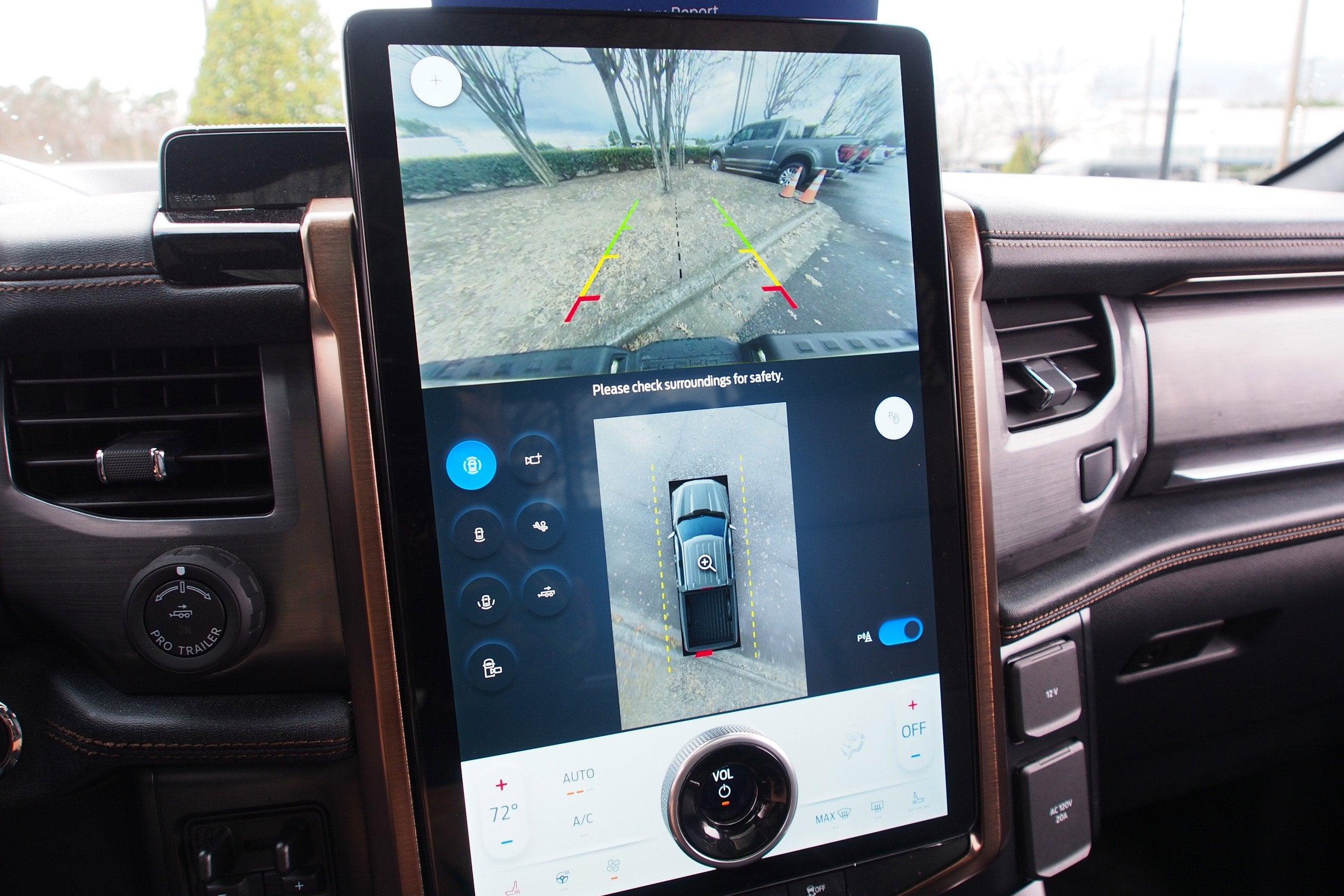 2023 Ford F-150 Lightning LARIAT