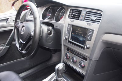 2017 Volkswagen Golf SE