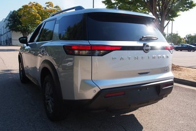 2024 Nissan Pathfinder SV