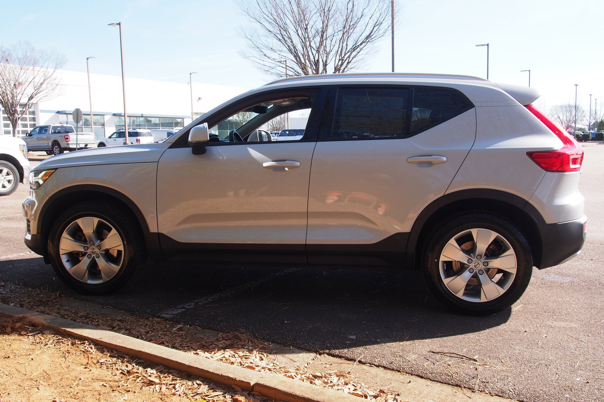 2020 Volvo XC40 Momentum