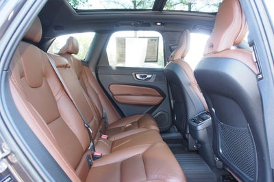 2023 Volvo XC60 Ultimate Bright Theme