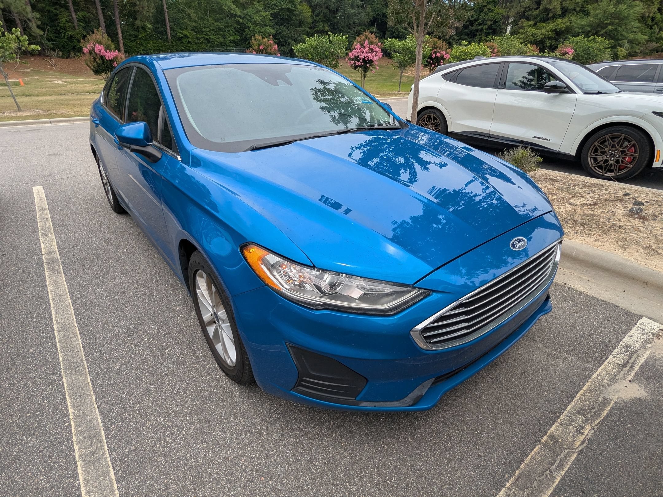 2020 Ford Fusion SE FWD photo
