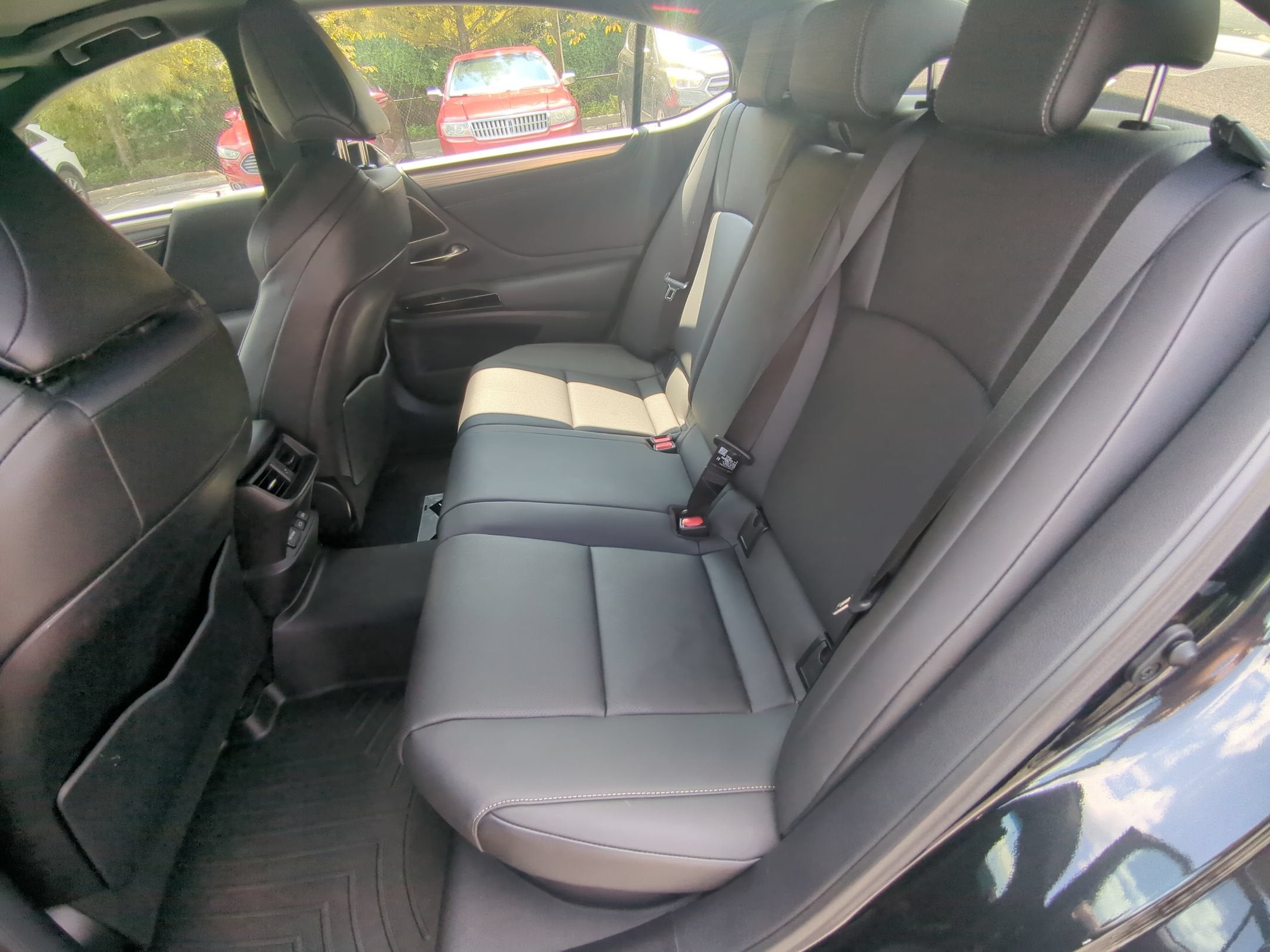 2024 Lexus ES ES 300h F SPORT Handling