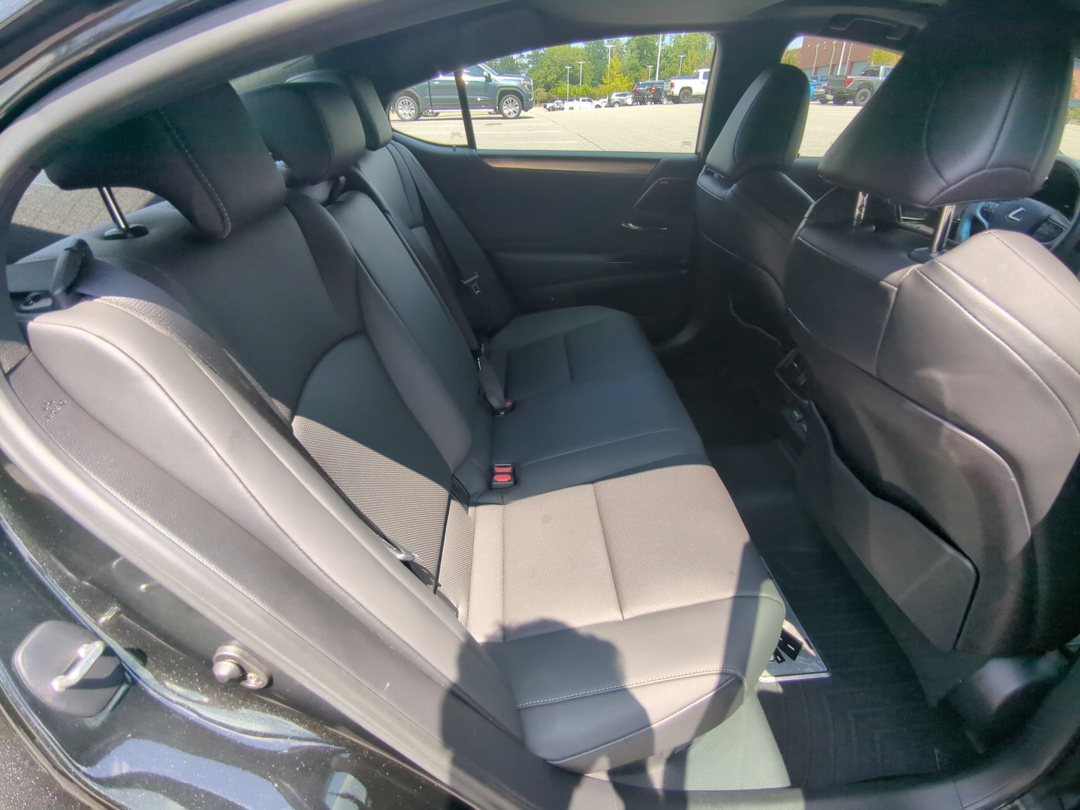 2024 Lexus ES ES 300h F SPORT Handling