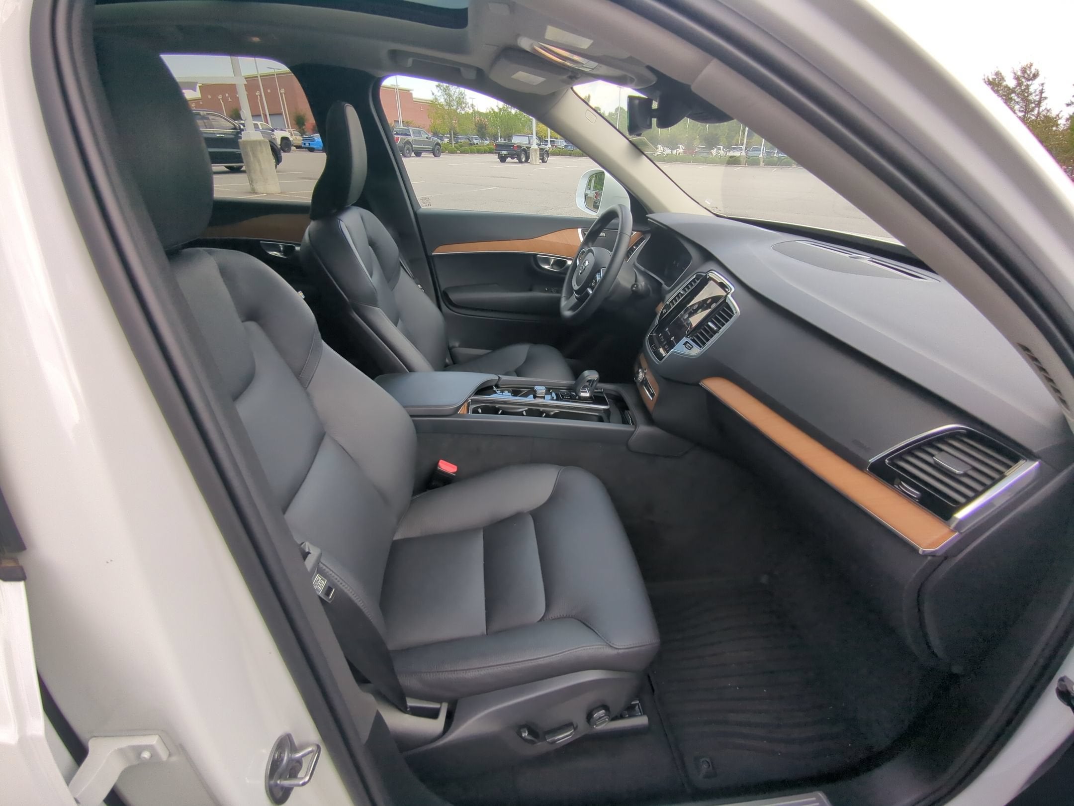 2024 Volvo XC90 Plus Bright Theme