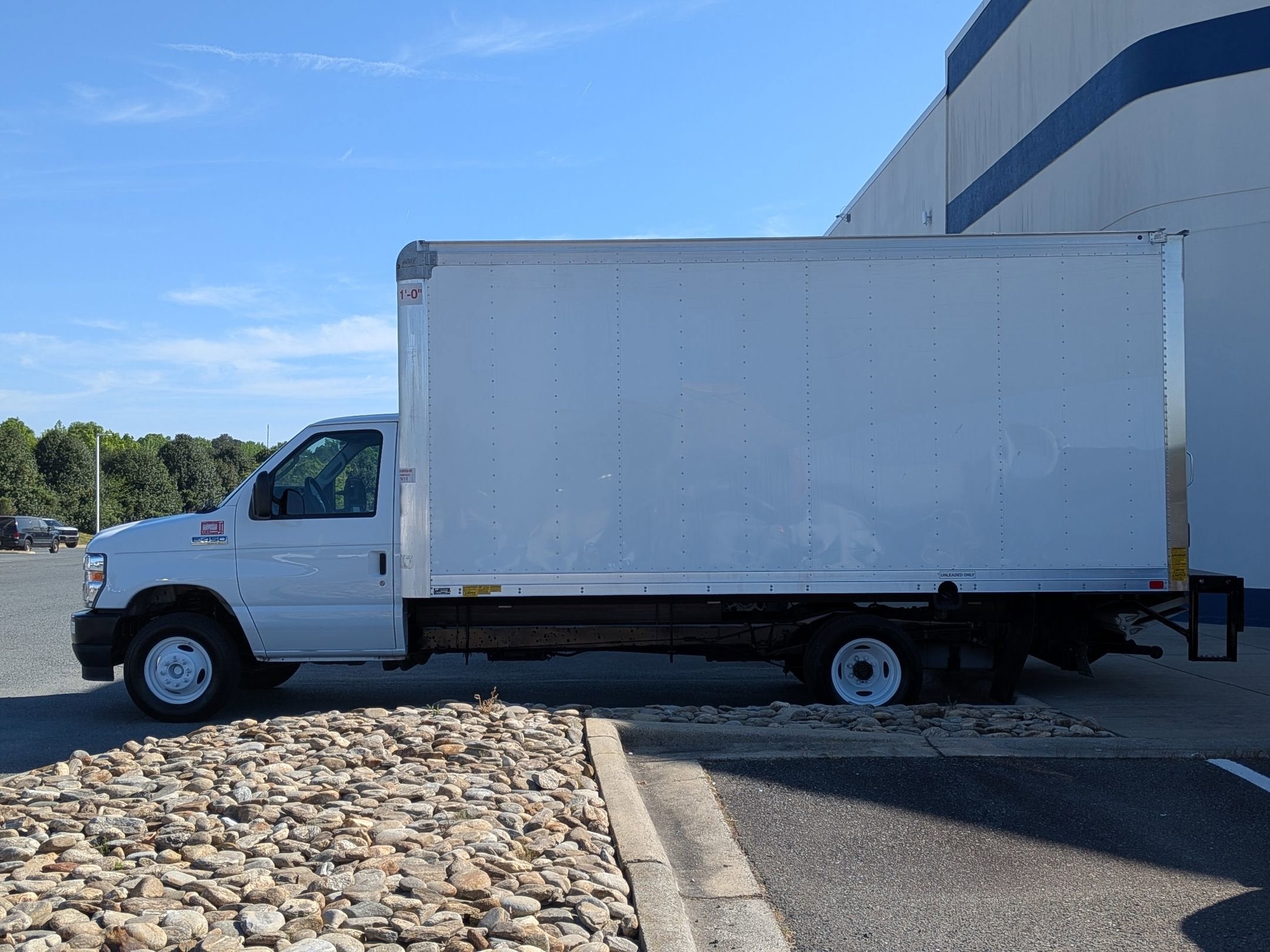 2024 Ford E-Series Cutaway Base