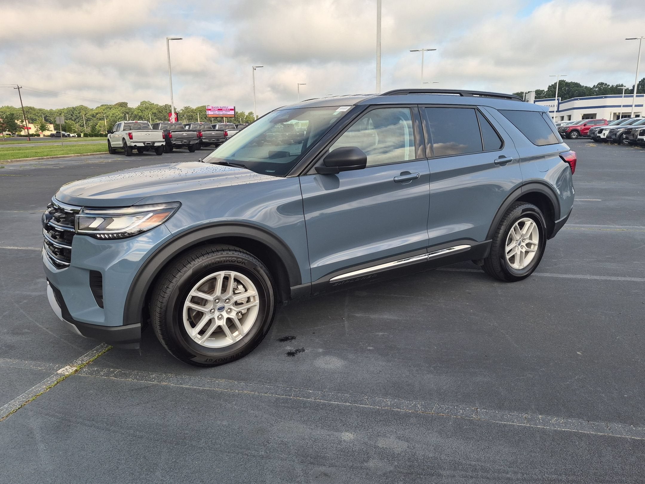 2025 Ford Explorer Active