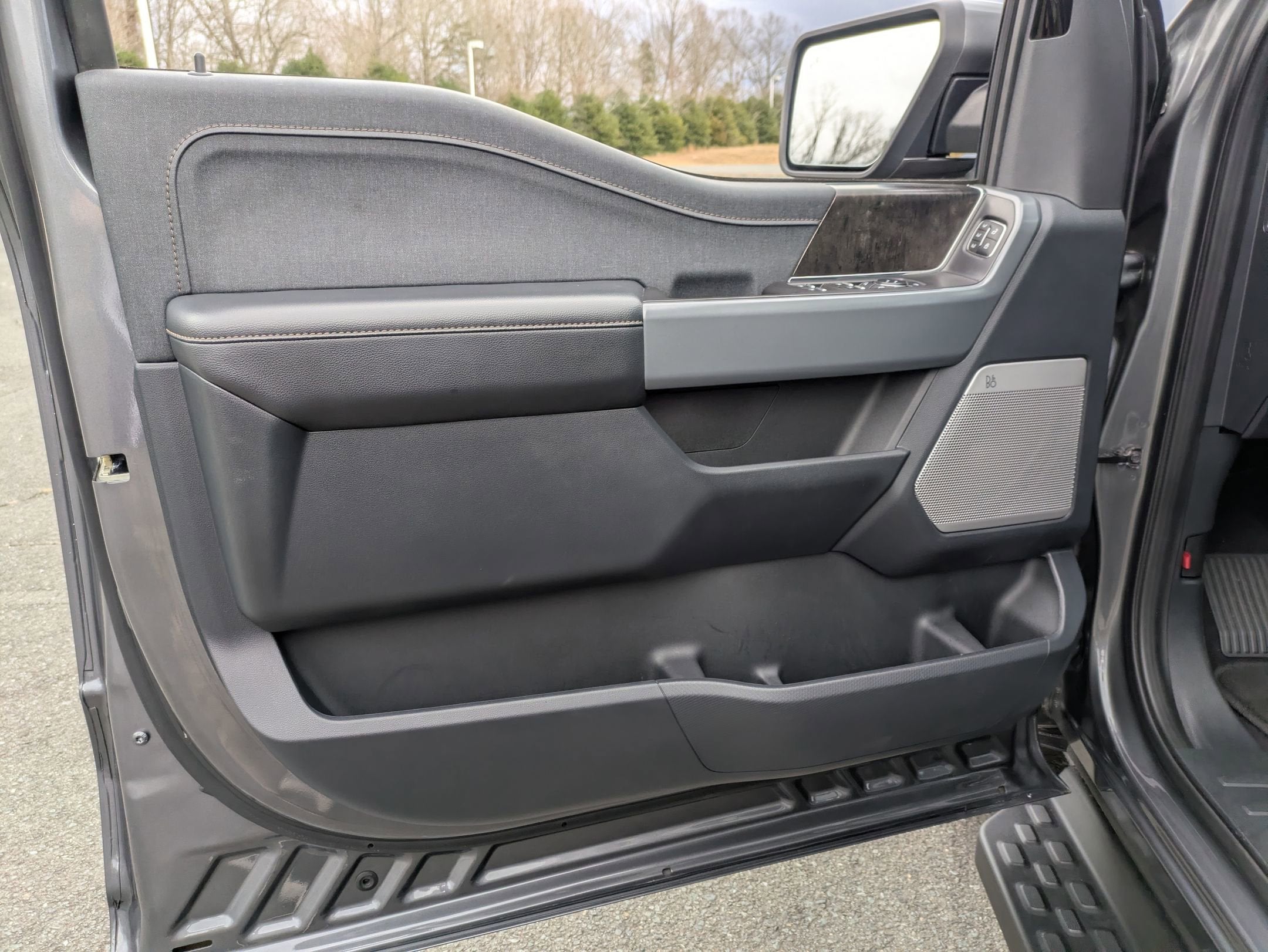 2023 Ford F-150 Lightning LARIAT