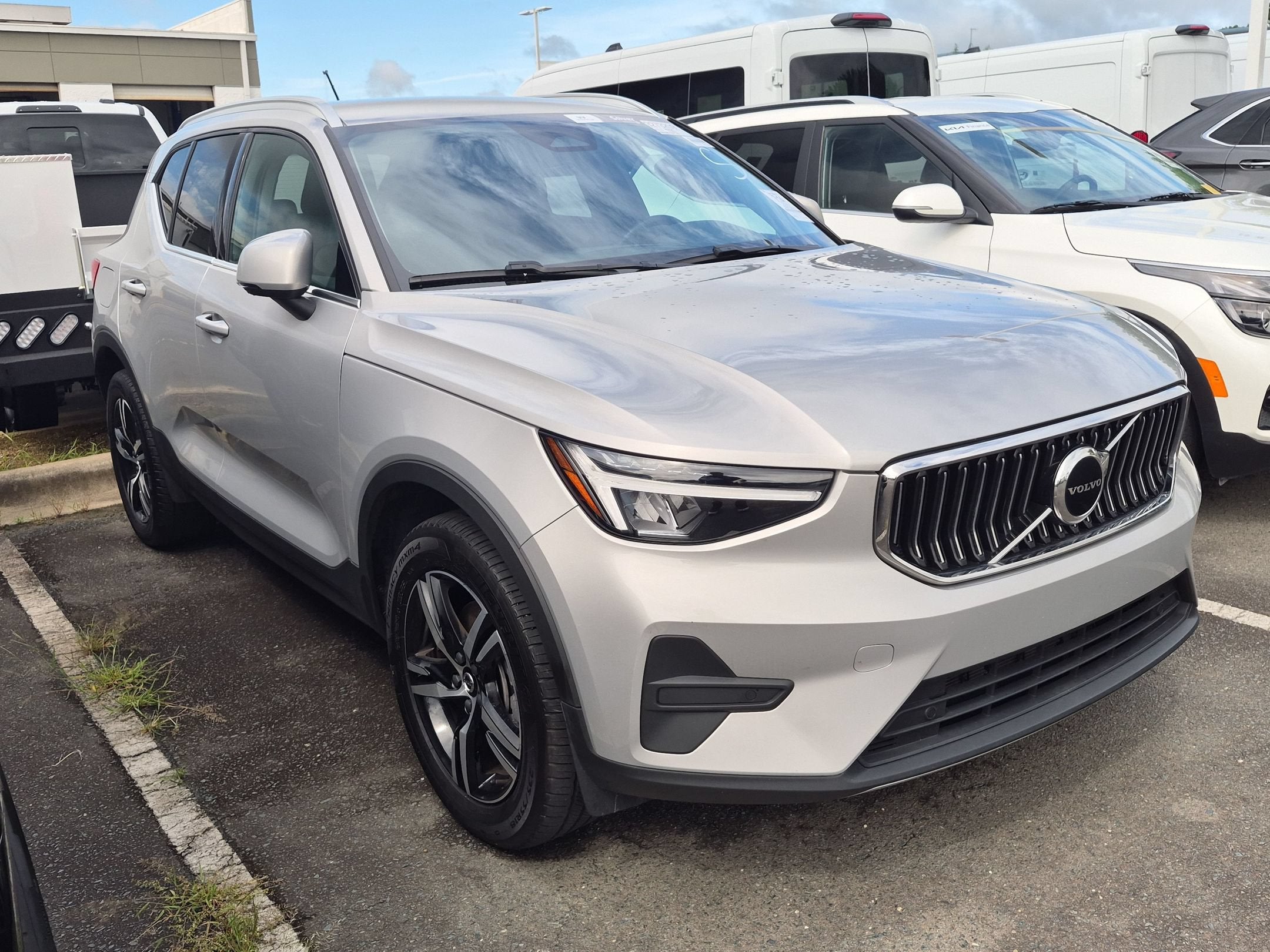 2025 Volvo XC40 Core Bright Theme