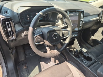 2025 Volvo XC40 Core Bright Theme