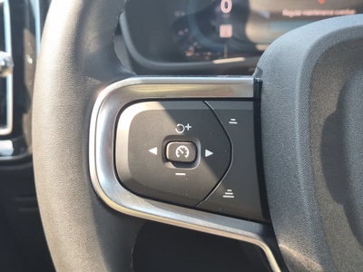 2025 Volvo XC40 Core Bright Theme