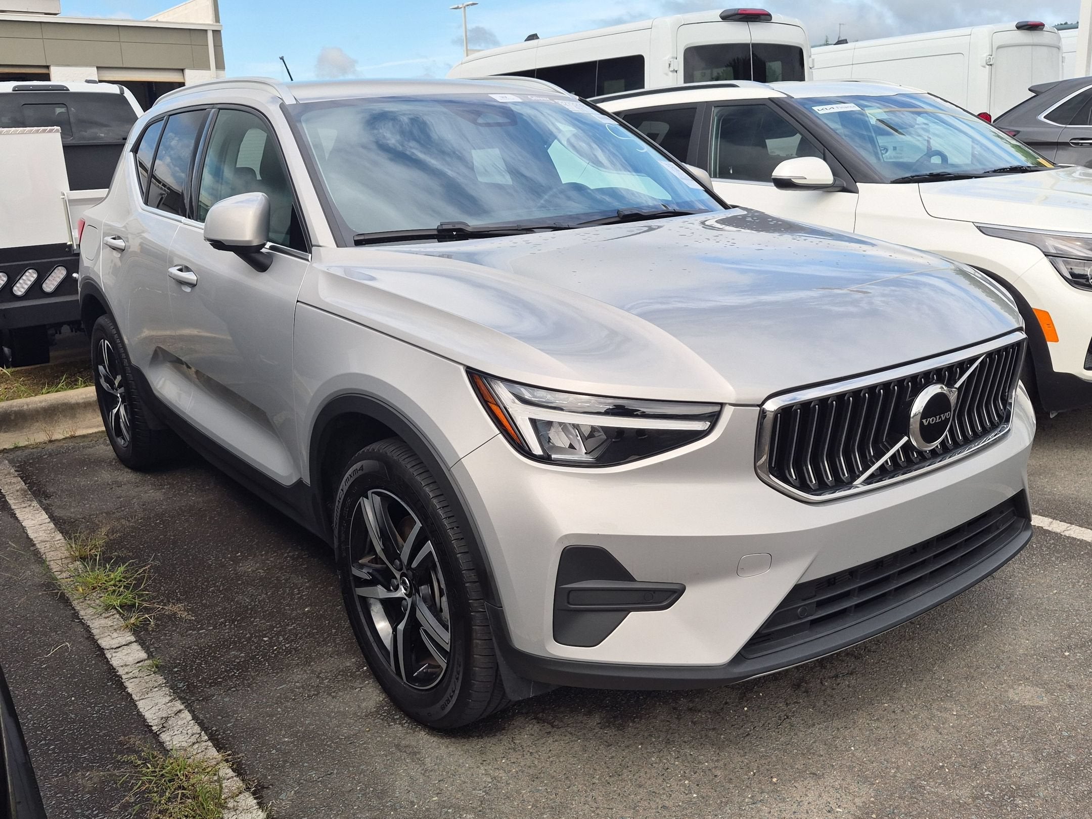 2025 Volvo XC40 Core Bright Theme
