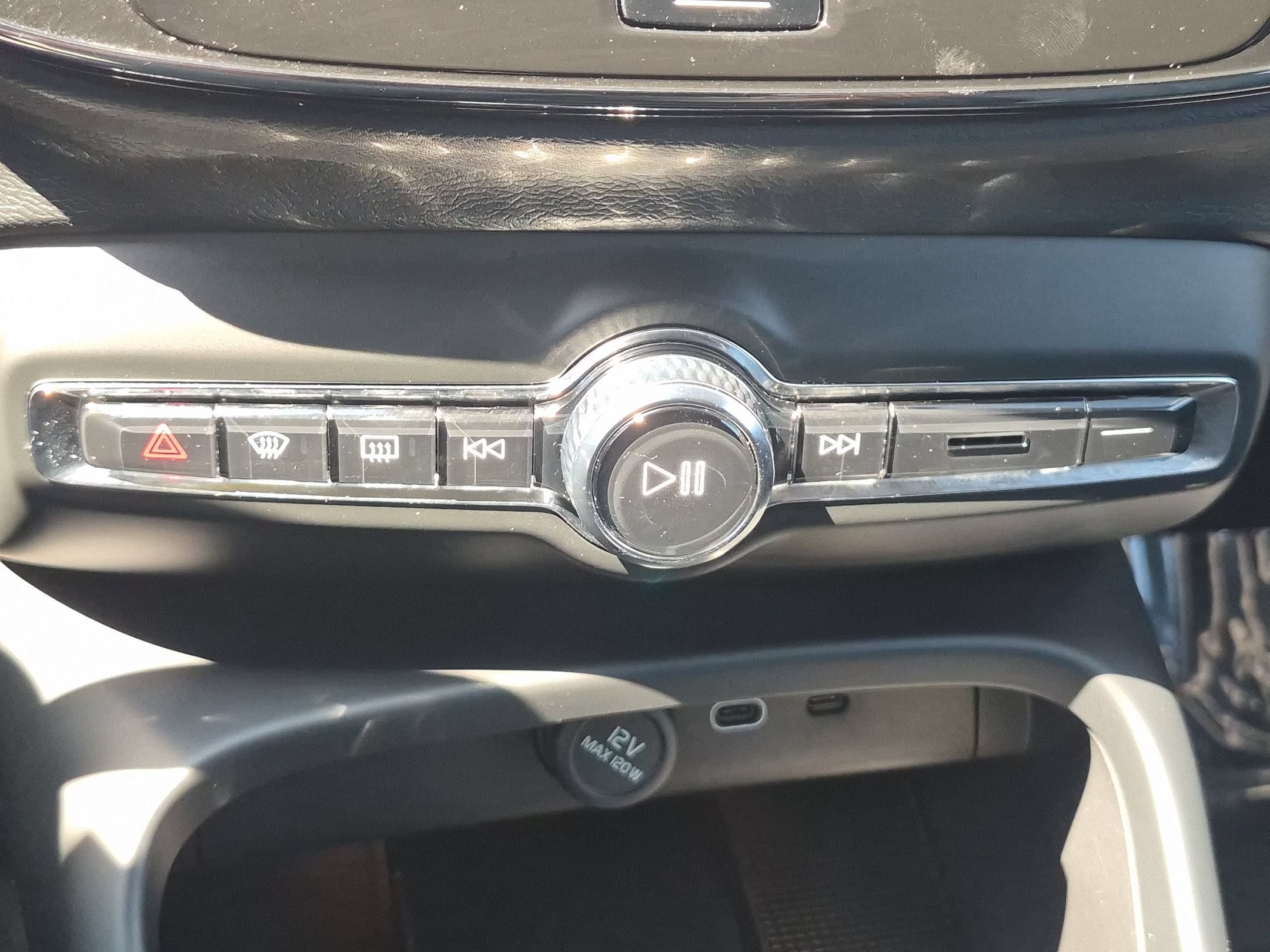 2025 Volvo XC40 Core Bright Theme