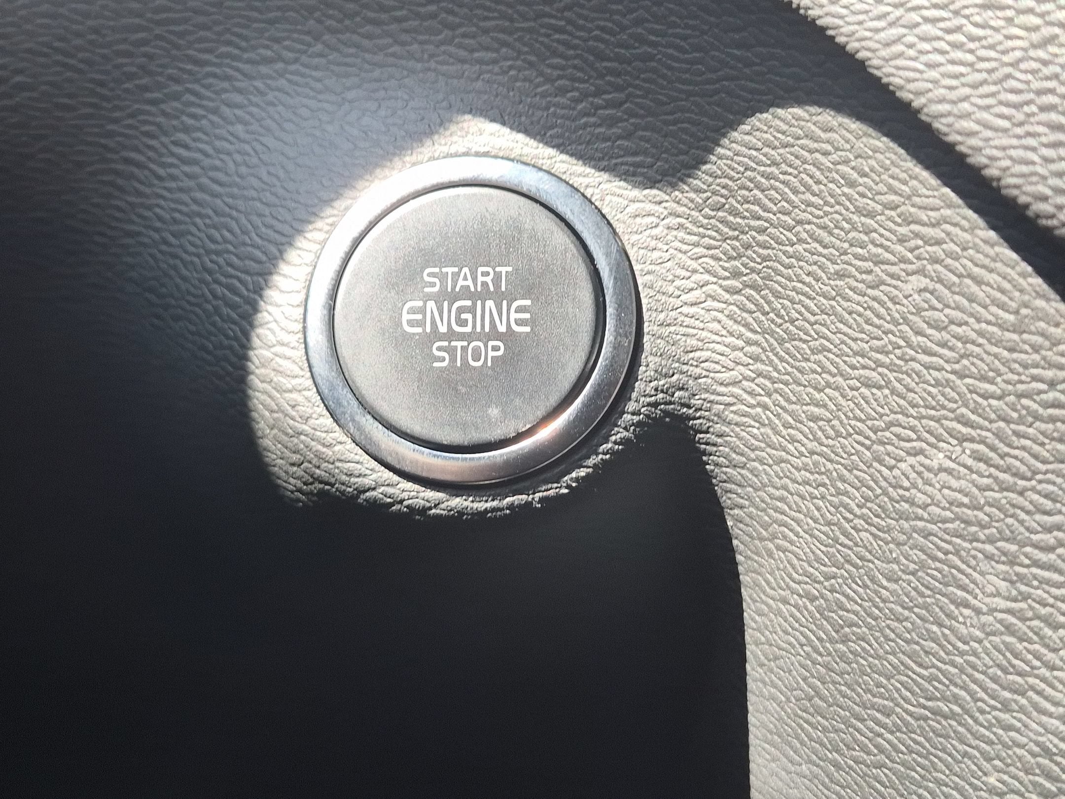 2025 Volvo XC40 Core Bright Theme
