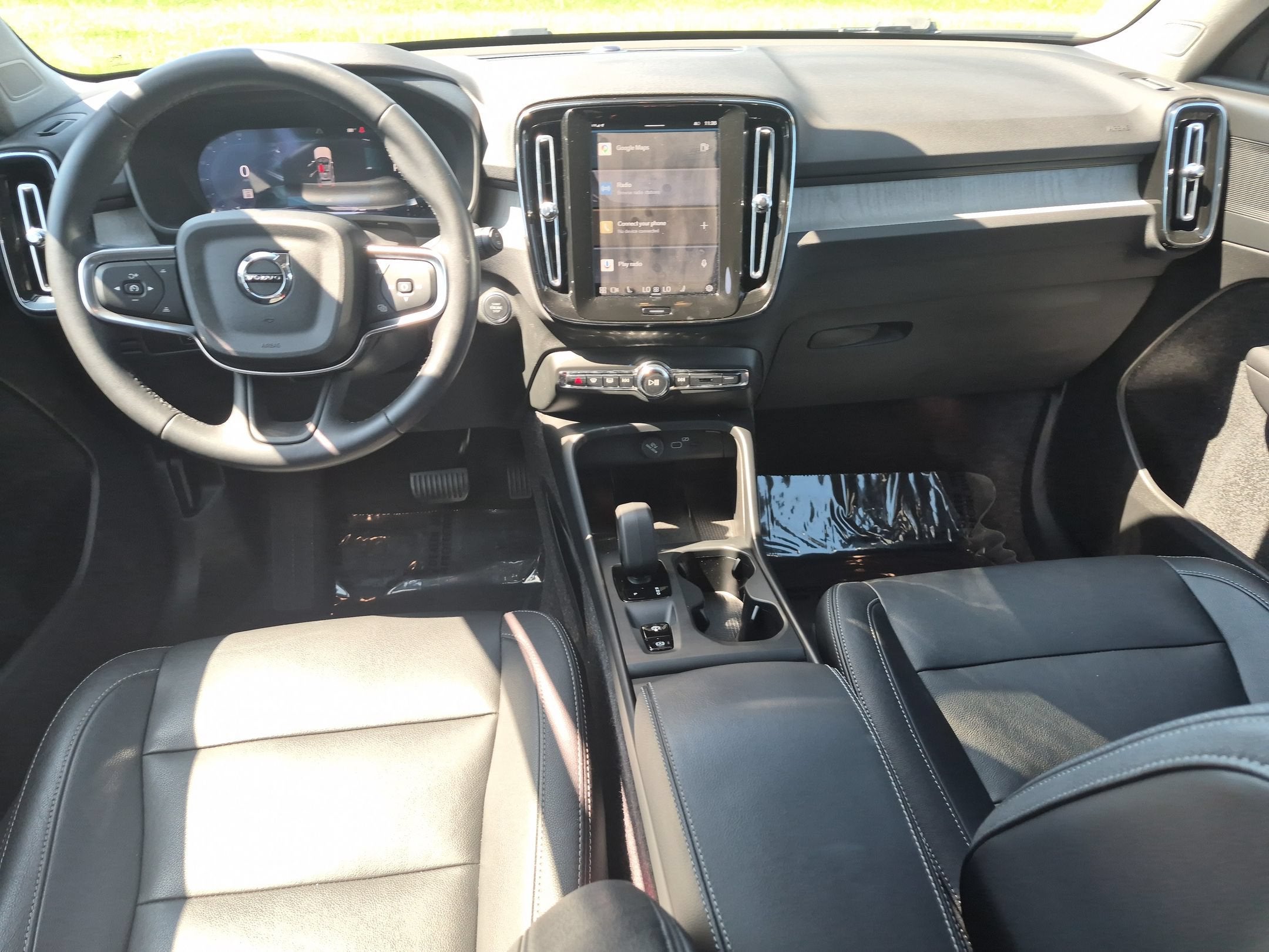 2025 Volvo XC40 Core Bright Theme