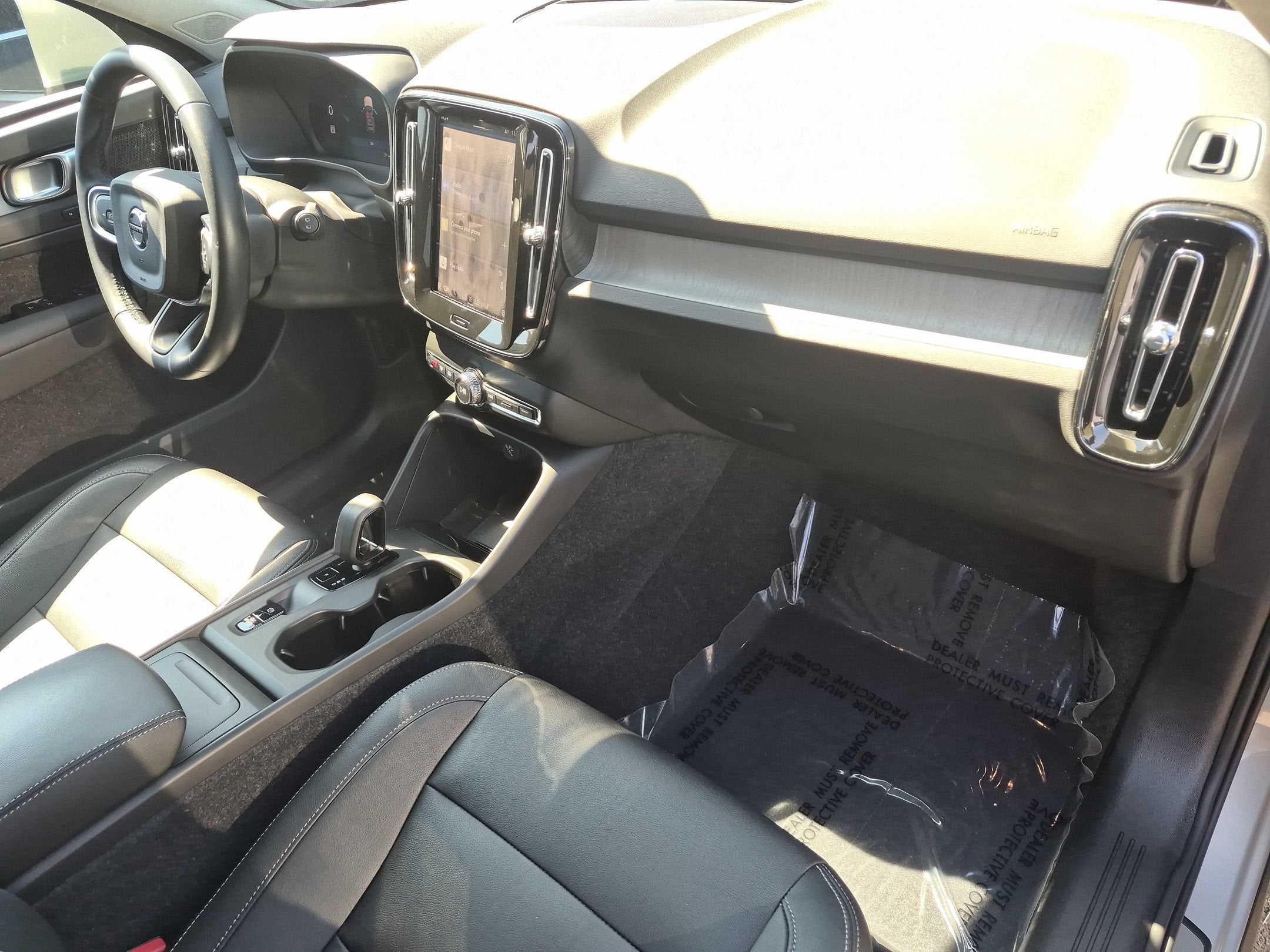 2025 Volvo XC40 Core Bright Theme