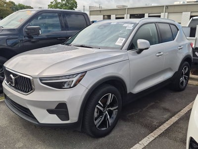 2025 Volvo XC40 Core Bright Theme