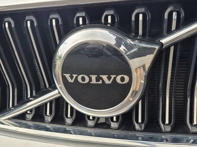 2025 Volvo XC40 Core Bright Theme