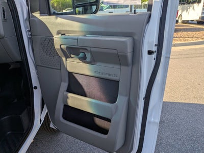 2024 Ford E-Series Cutaway Base