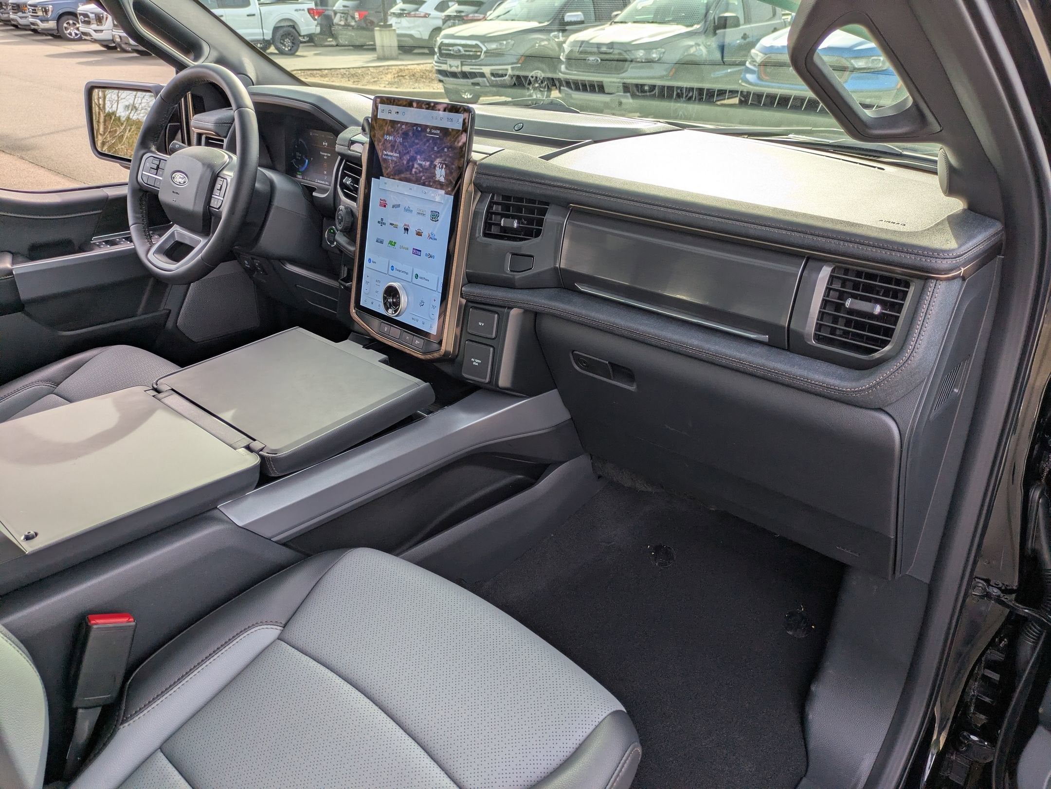 2025 Ford F-150 Lightning LARIAT